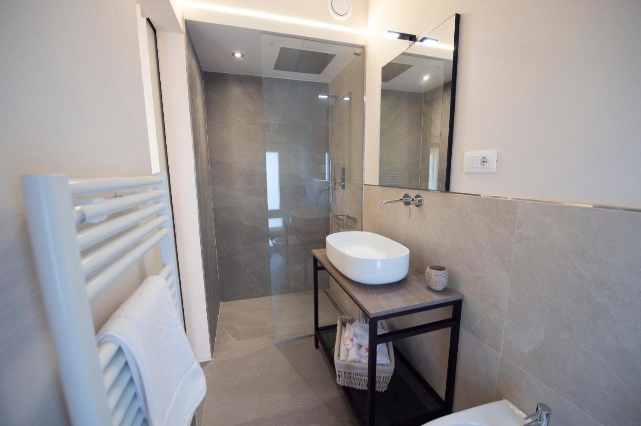 Villino Micol Camere A Due Passi Dal Mare Марина-ди-Каррара Экстерьер фото