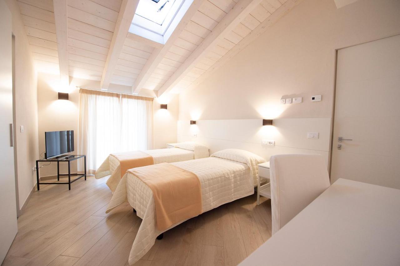 Villino Micol Camere A Due Passi Dal Mare Марина-ди-Каррара Экстерьер фото