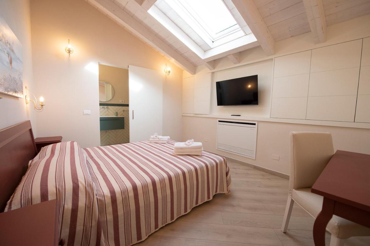 Villino Micol Camere A Due Passi Dal Mare Марина-ди-Каррара Экстерьер фото