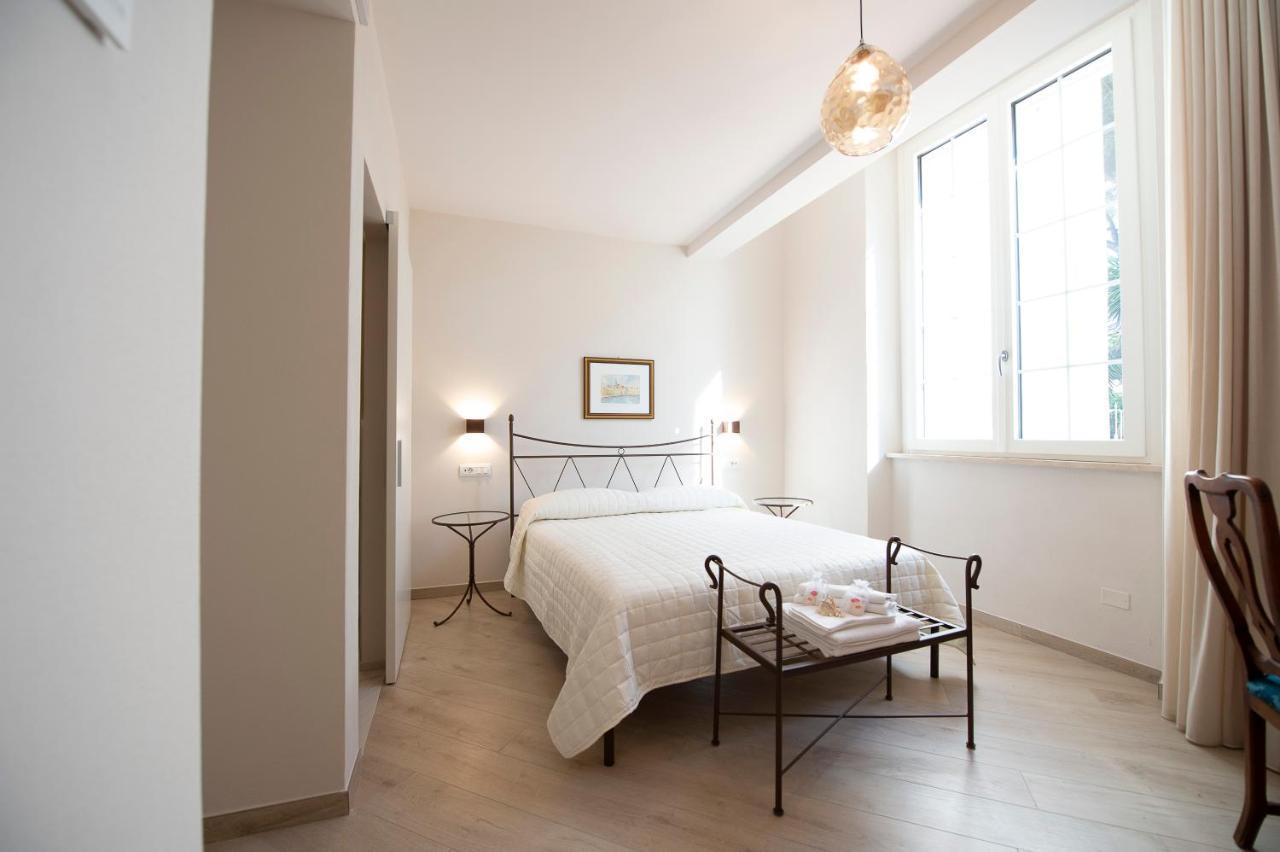 Villino Micol Camere A Due Passi Dal Mare Марина-ди-Каррара Экстерьер фото